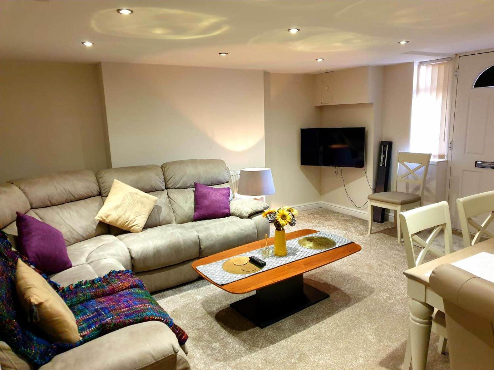 Elegant 2 Bed In Apartment Manchester
