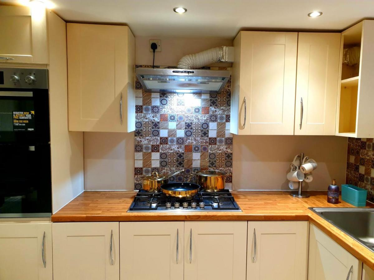 Elegant 2 Bed In Apartment